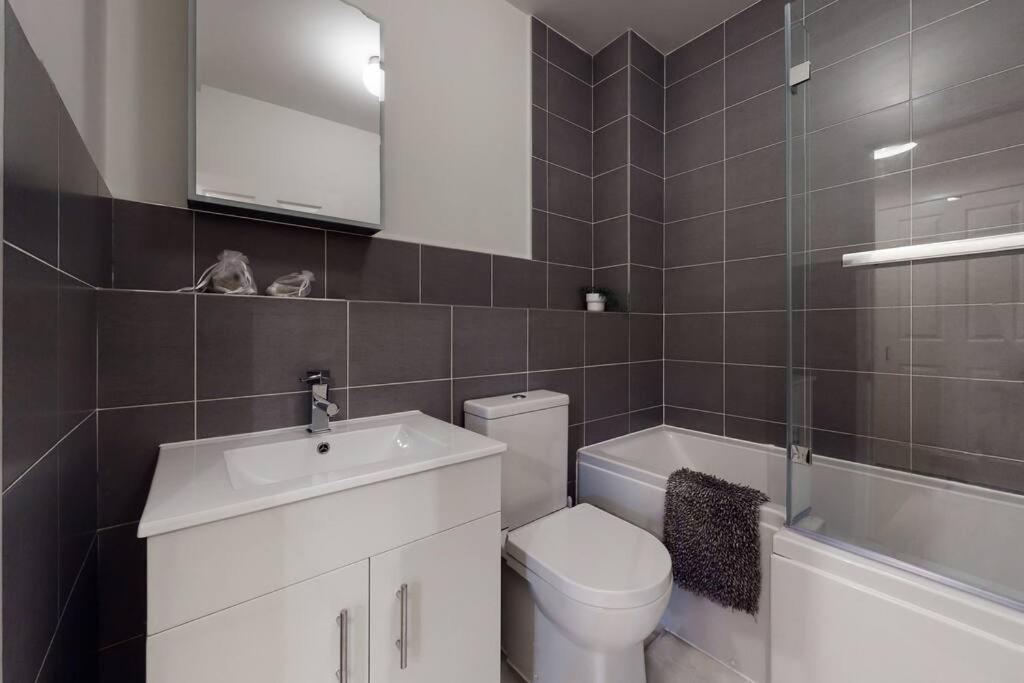 Lovely 2-Bedroom Flat Near Highgate London Bagian luar foto